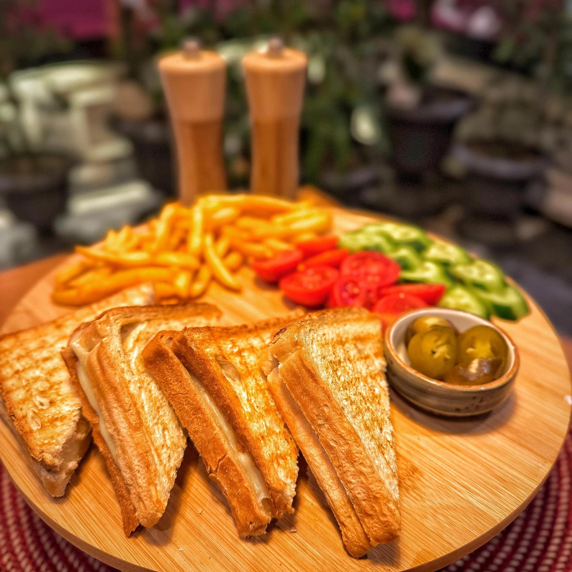 Çift Kaşarlı Tost