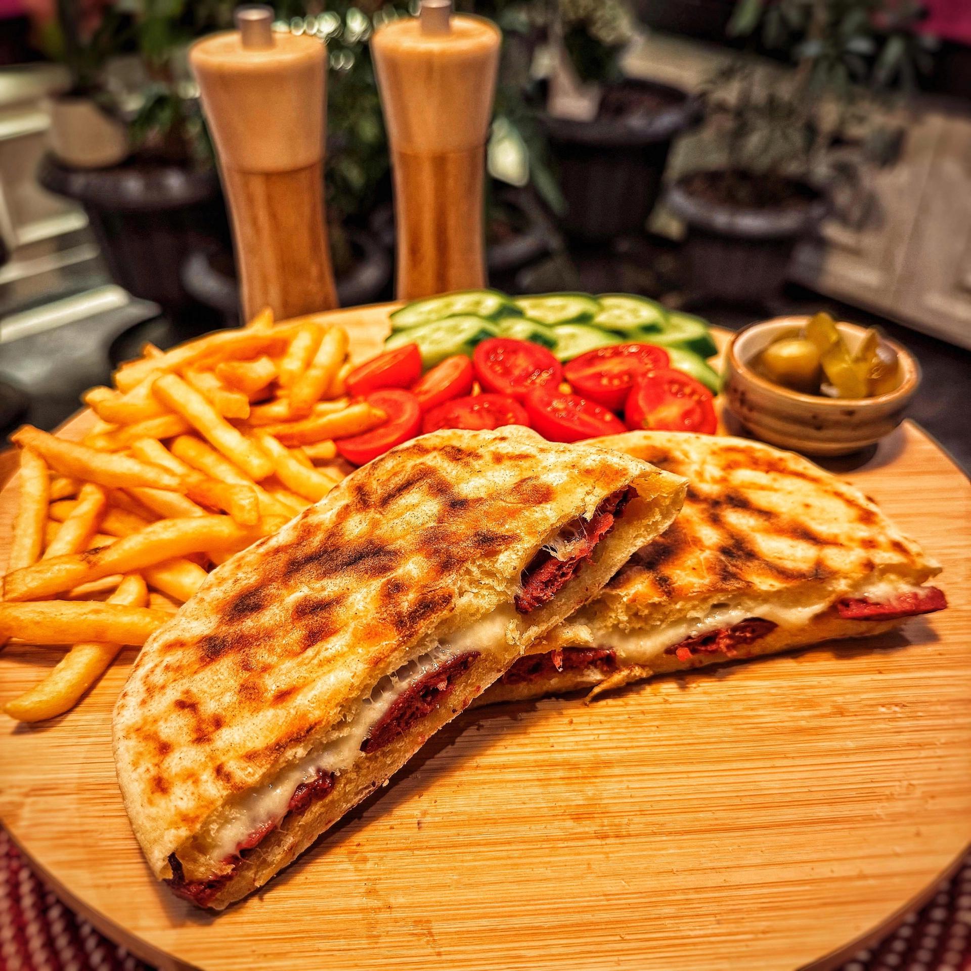 Bazlama Karışık Tost