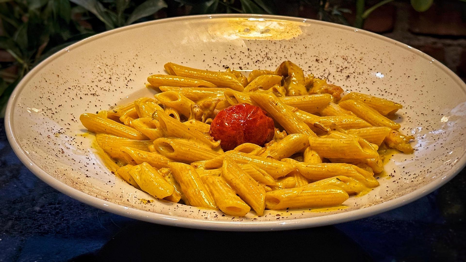 Köri Soslu Tavuk Penne
