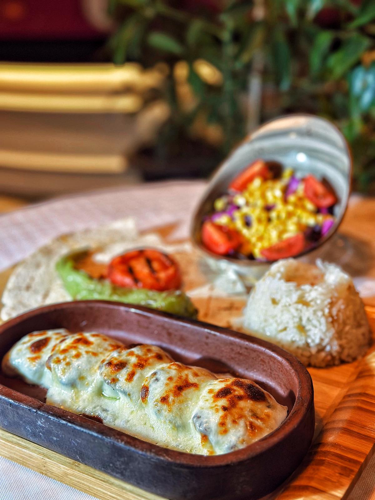 Güveçte Kaşarlı Köfte